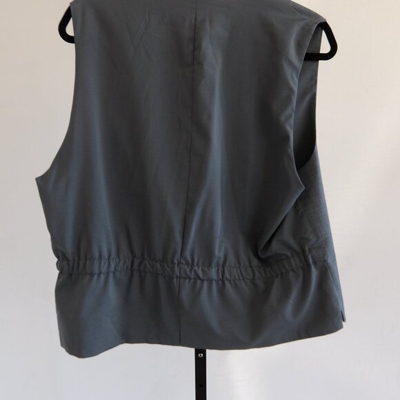 Vest - Picture 2 of 4